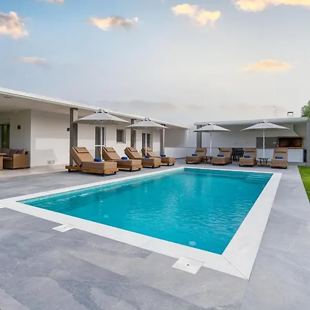 Garden House Вилла *